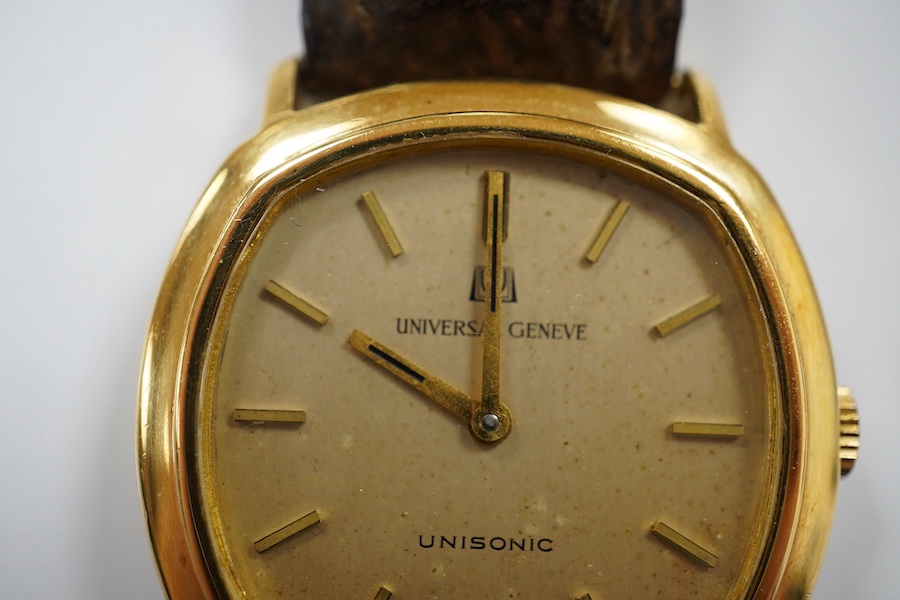 A gentleman's 18k gold Universal Unisonic quartz wrist watch, with baton numerals, case diameter 33mm, on an associated strap. Condition - poor to fair